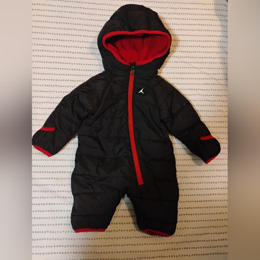 NIKE Infant Thick Puffer Zip Up Hoodie Snowsuit Size Newborn (NWOT)